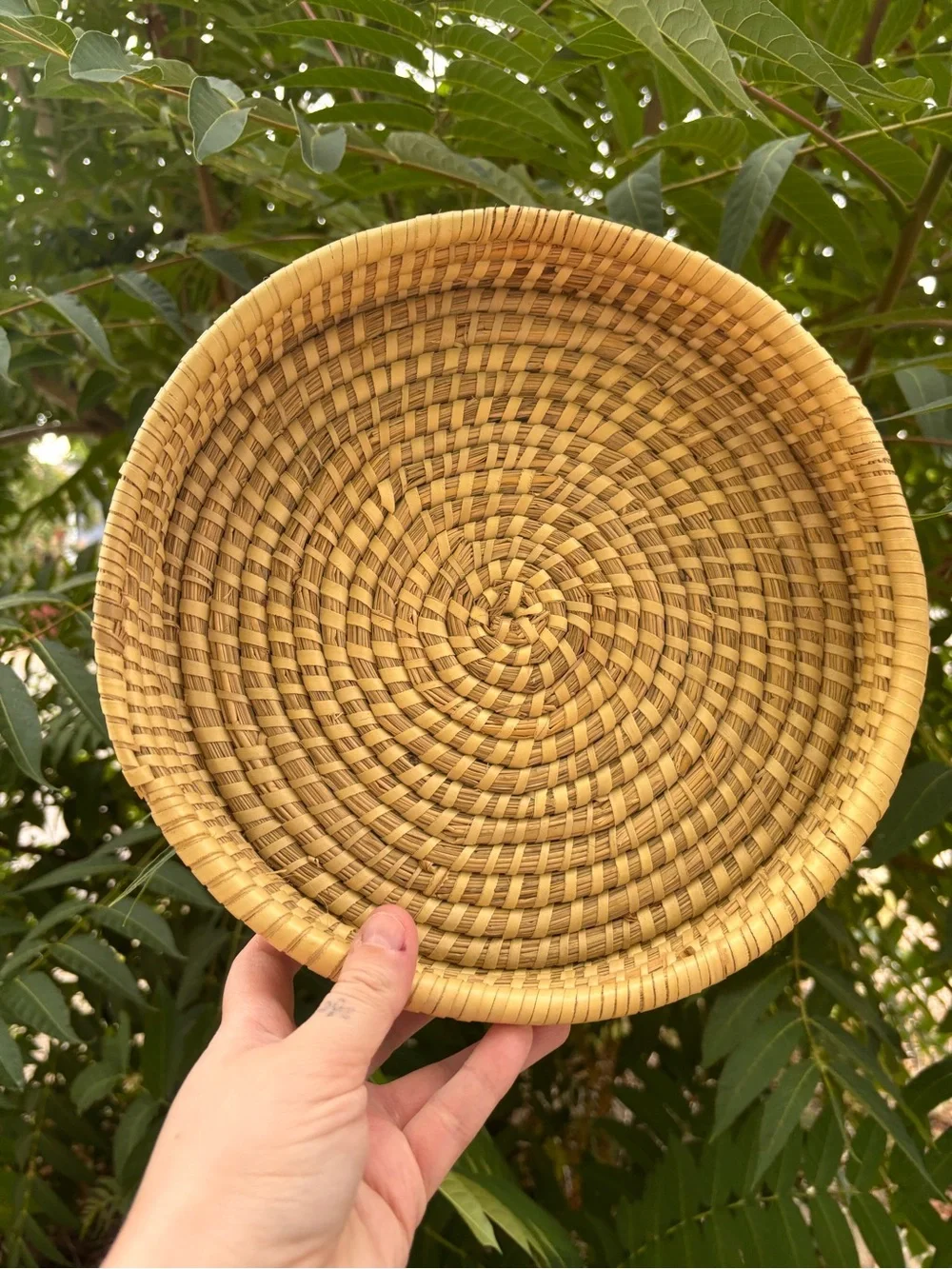 Hand-Woven Basket Tray with Spiral Coil Design, Round Decorative Tray